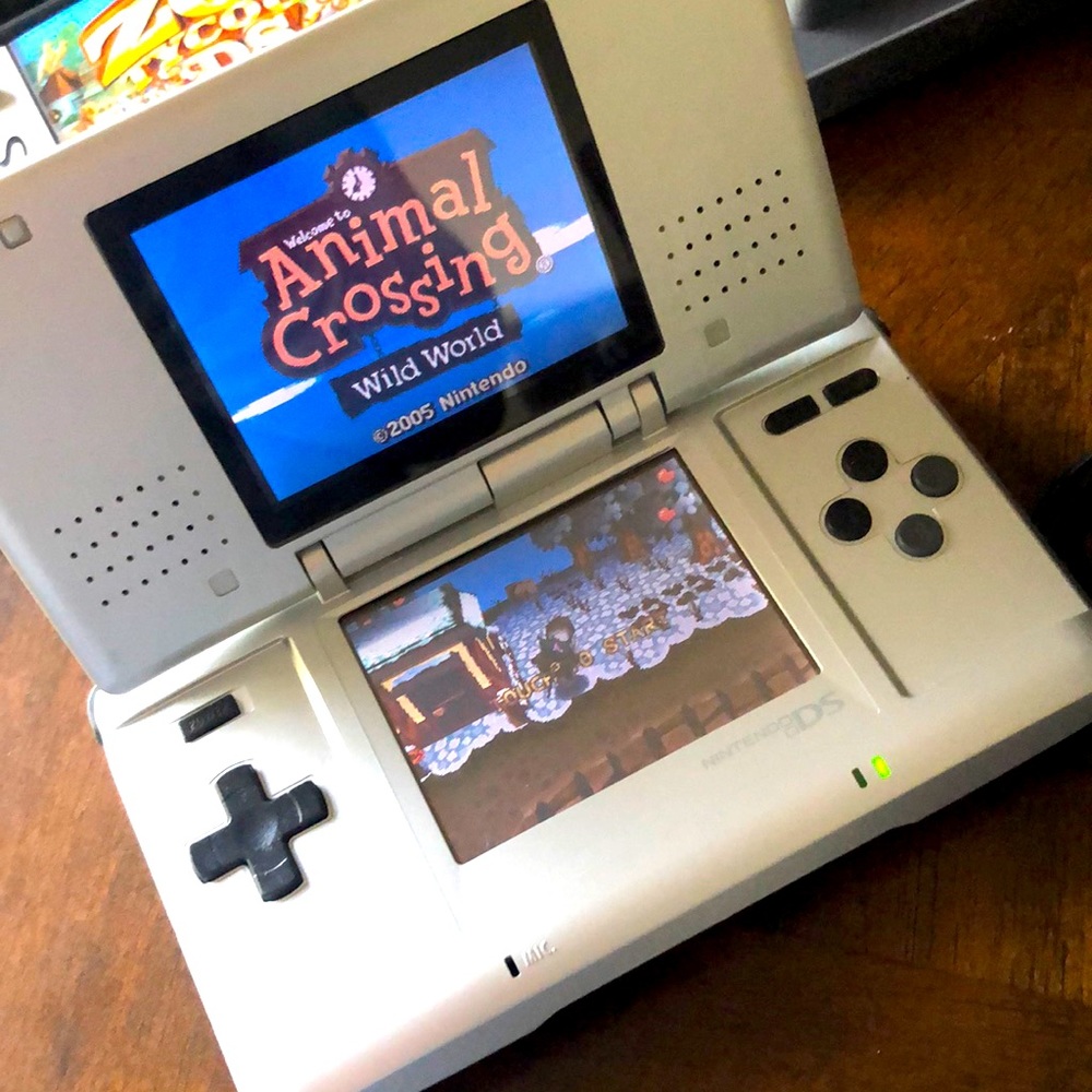 EUC Original Nintendo DS - includes chargers and case